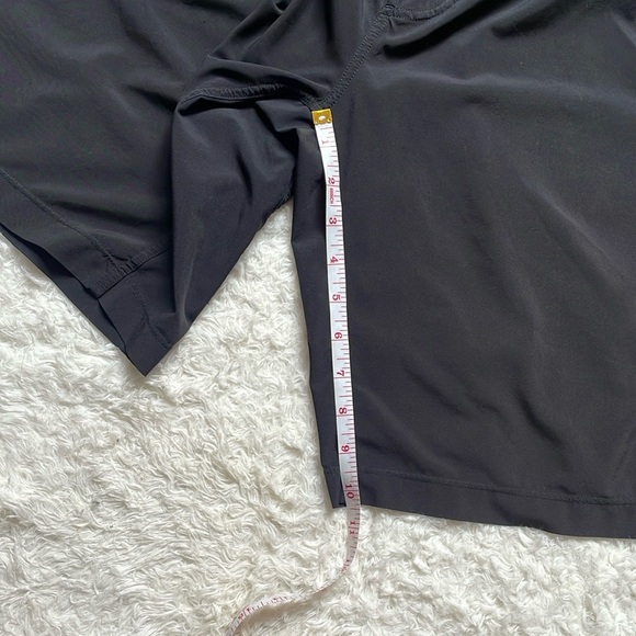 Lululemon Men's Black Athletic Shorts - Picture 7 of 8